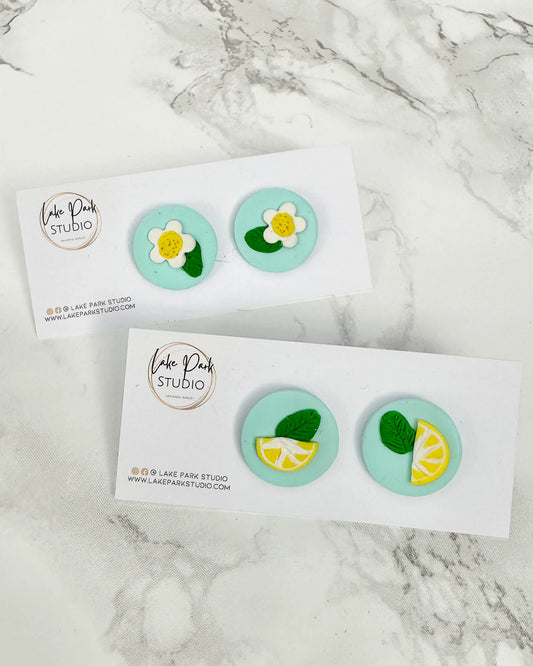 Lys turkis ørestikkere med citron