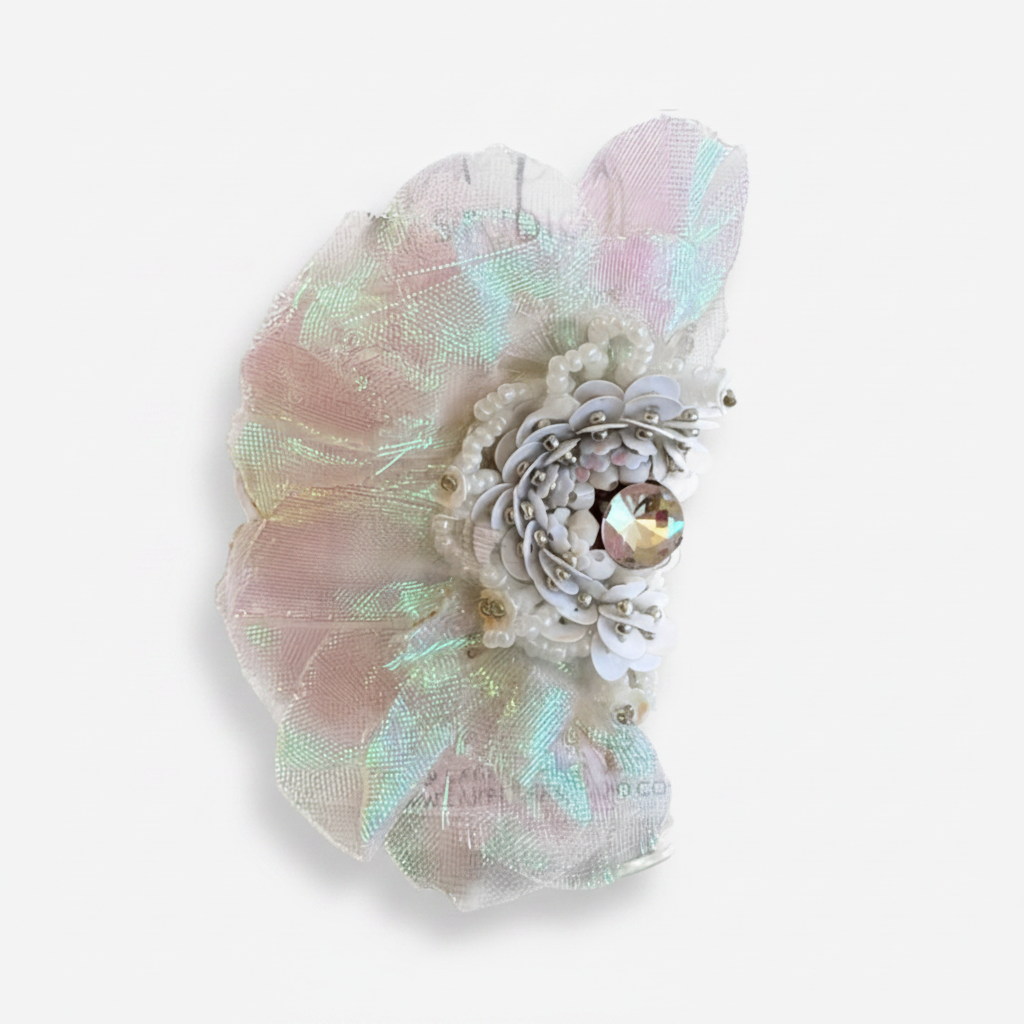 Organza blomst – håndbroderet unika broche