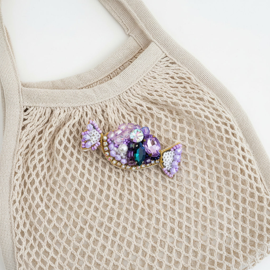 Bolsje – håndbroderet unika broche