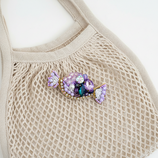 Bolsje – håndbroderet unika broche