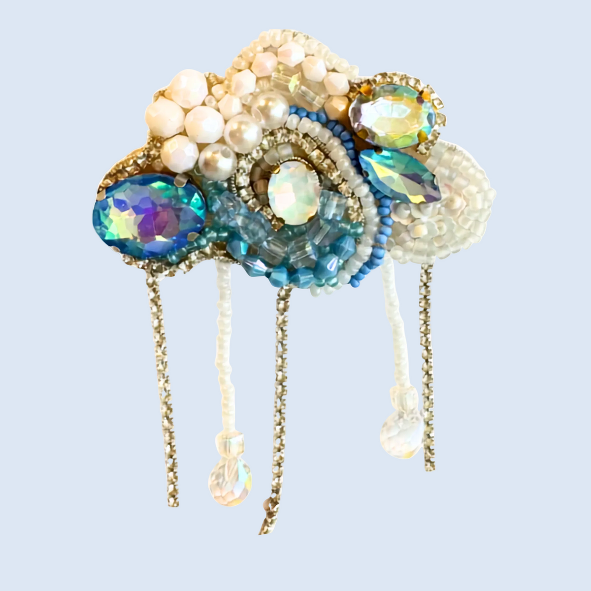 Regnsky – håndbroderet broche