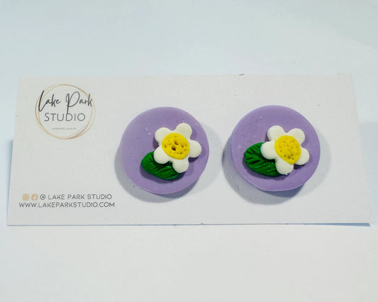 Lilla ørestikkere med blomst