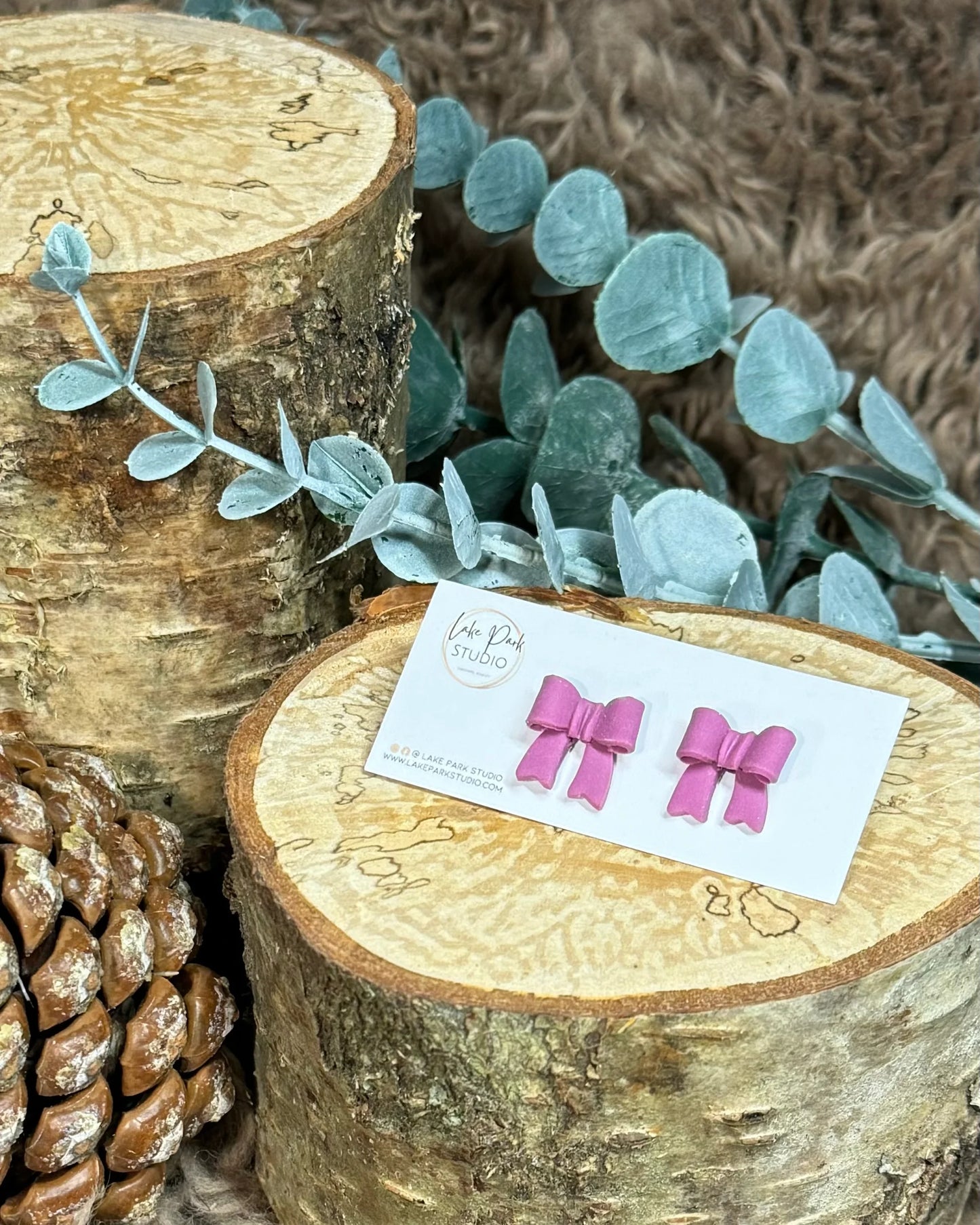 Små sløjfe ørestikkere - Blomme