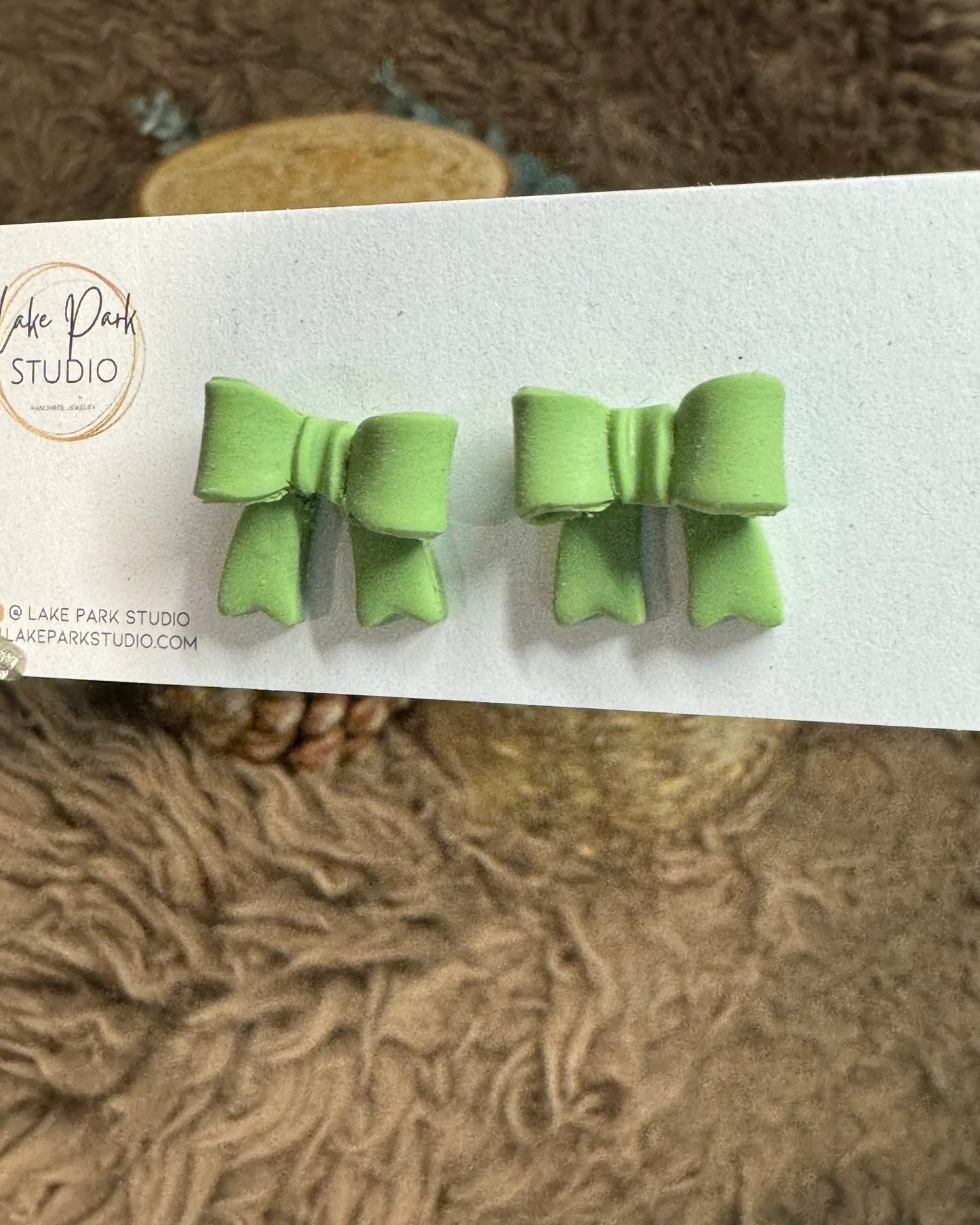 Små sløjfe ørestikkere - Æblegrøn