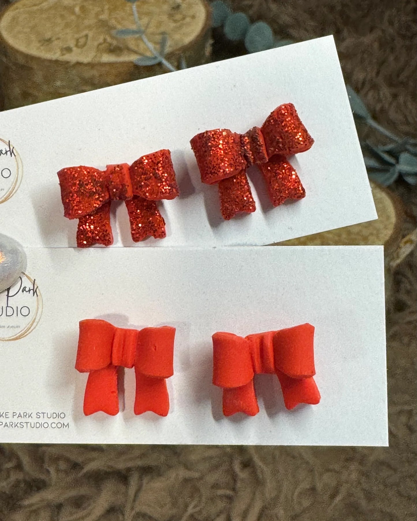 Små sløjfe ørestikkere - Klar Rød